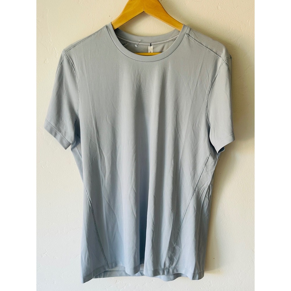 Ten Thousand Mens Lightweight Training Shirt Light Grey Size Medium NEW